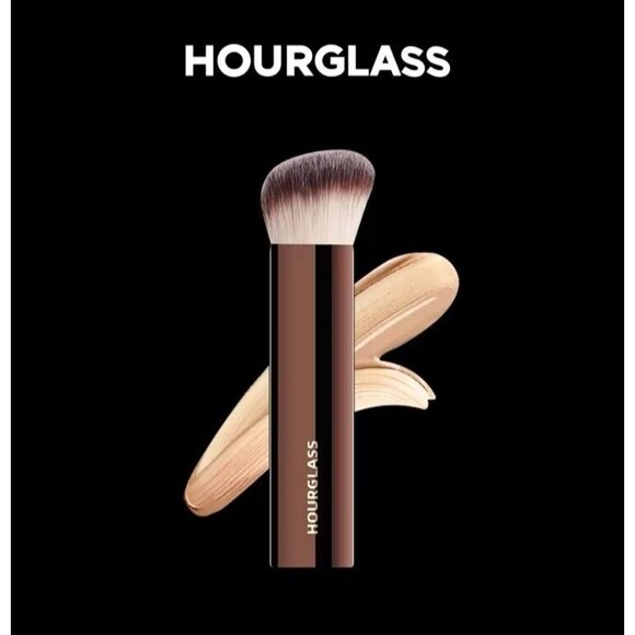 Hourglass No.20 Vanishing Vegan Ultra Soft Makeup Brushes - Picture 4 of 10